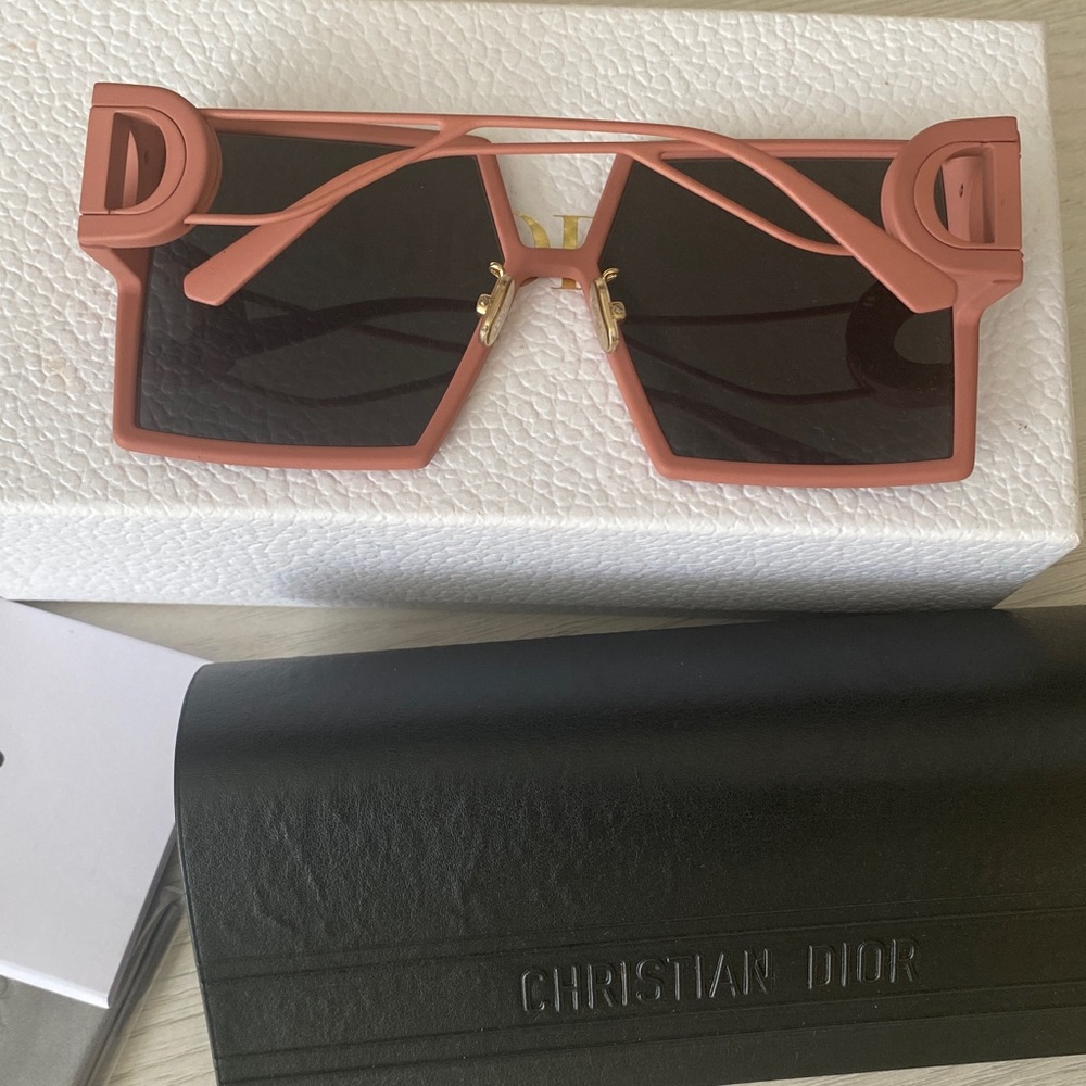 Dior 30Montaigne BNWB
Matte sunglasses - Picture 11 of 11